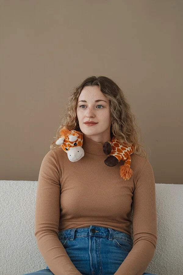 Magnetronknuffel Habibi® nekwarmer giraffe